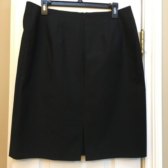 Ellen Tracy -Linda Allard black straight skirt - Picture 2 of 4